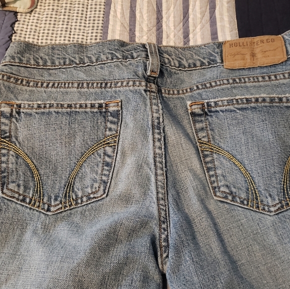 JUST REDUCED Hollister 1922 Jeans - Picture 6 of 9